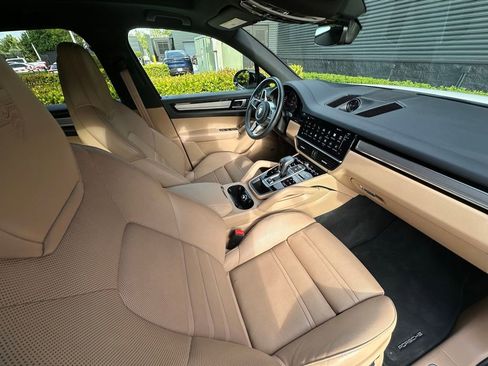 Used 2023 Porsche Cayenne Platinum Edition AWD/4WD image 43