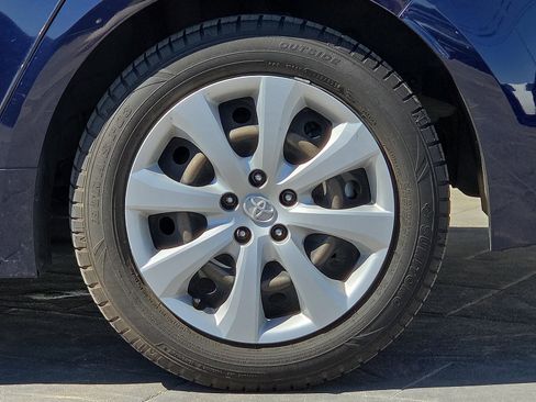 Used 2022 Toyota Corolla LE w/ Carpet Mat Package (TMS) image 5