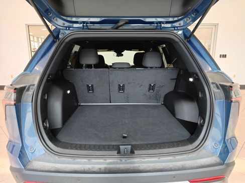 Used 2026 Chevrolet Equinox LT AWD/4WD image 14