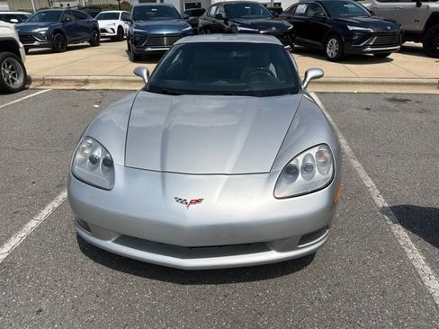 Used 2007 Chevrolet Corvette Coupe RWD image 2