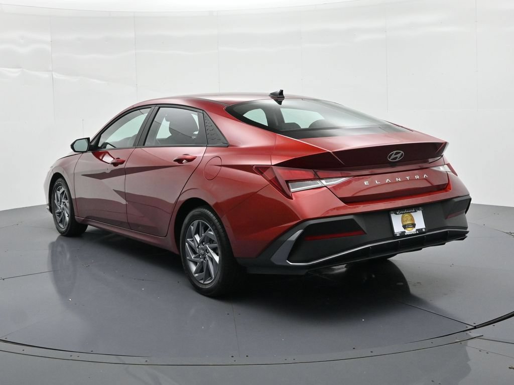Used 2024 Hyundai Elantra SEL FWD image 8