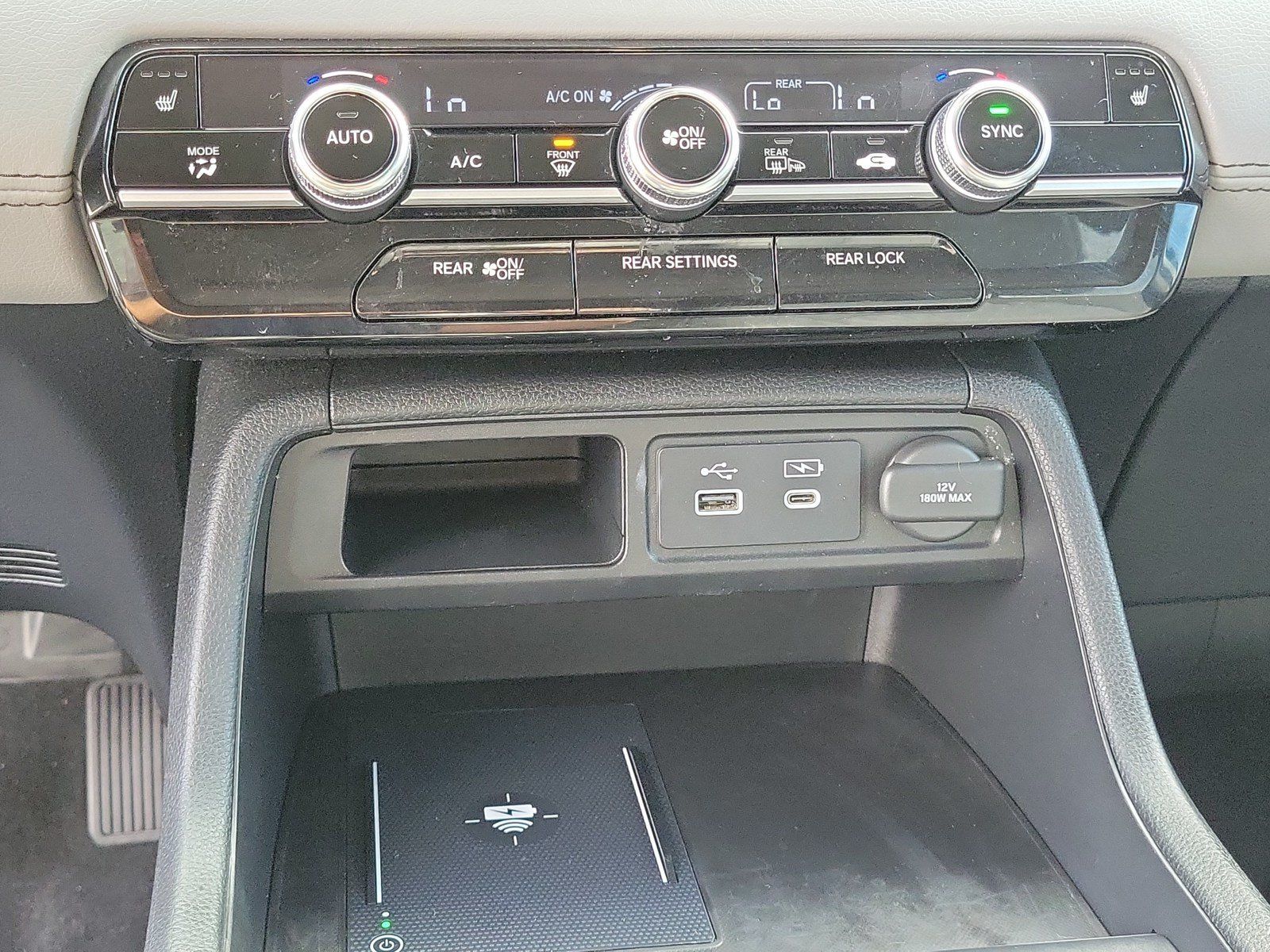 Used 2024 Honda Pilot Touring image 22