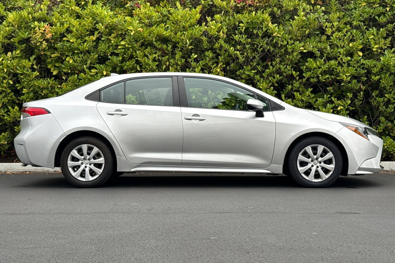 Used 2023 Toyota Corolla LE FWD image 3