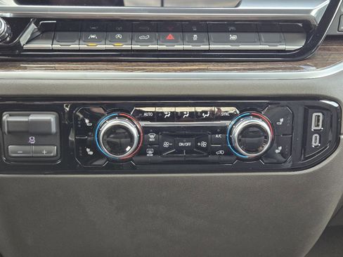 Used 2025 GMC Sierra 1500 SLE image 27