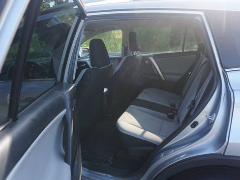 Used 2018 Toyota RAV4 XLE FWD image 14