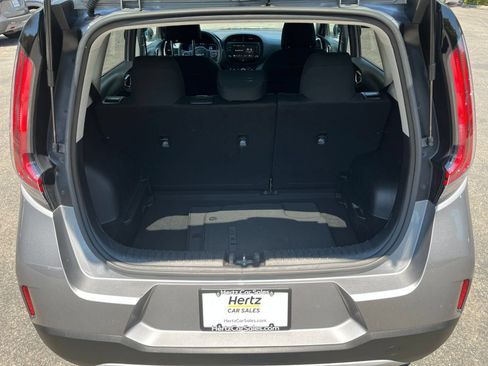Used 2025 Kia Soul LX w/ LX Technology Package FWD image 29