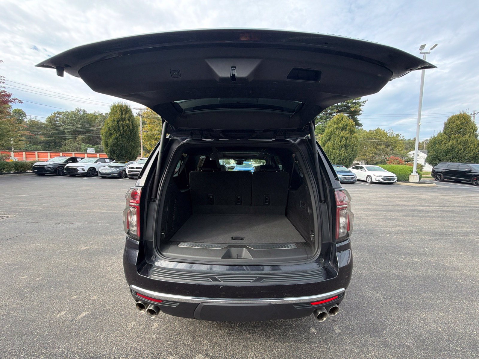 Used 2023 Chevrolet Suburban Premier w/ Premium Package AWD/4WD image 30