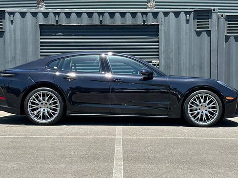 Used 2026 Porsche Panamera image 9