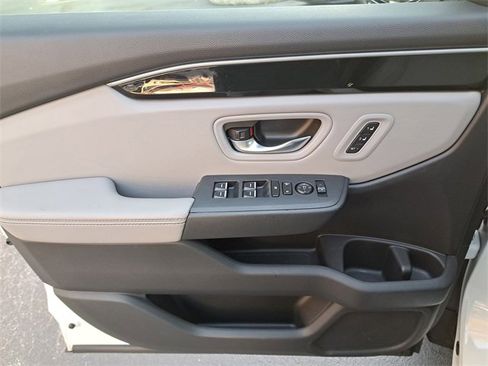 Certified 2025 Honda Pilot Touring image 20