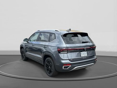 New 2026 Volkswagen Taos SE FWD image 3