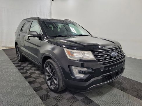Used 2017 Ford Explorer XLT w/ Equipment Group 202A AWD/4WD image 13