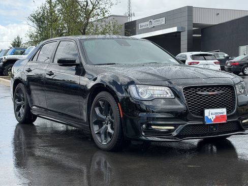 Used 2023 Chrysler 300 S w/ Comfort Group RWD image 3