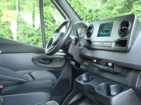 Used 2024 Mercedes-Benz Sprinter 2500 image 28
