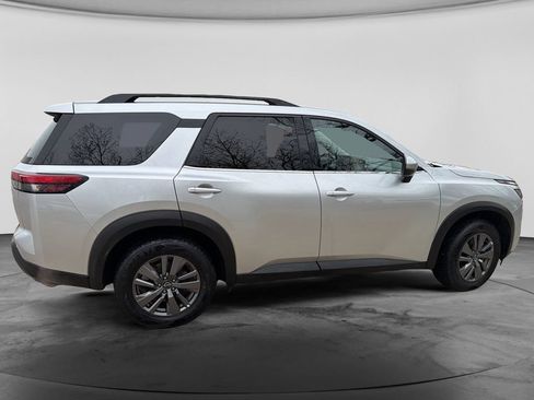 Used 2024 Nissan Pathfinder SV FWD image 11