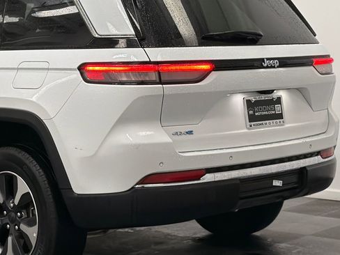 Used 2024 Jeep Grand Cherokee Limited 4xe AWD/4WD image 7