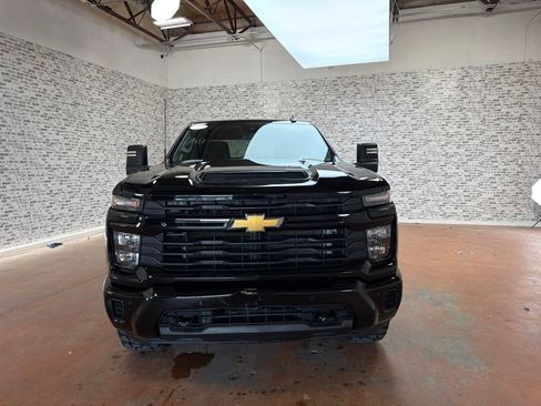 Used 2025 Chevrolet Silverado 2500 Custom w/ Custom Value Package AWD/4WD image 2