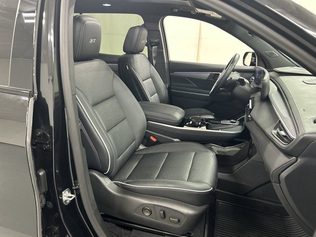 Certified 2026 Buick Enclave Sport Touring w/ Power Package AWD/4WD image 24