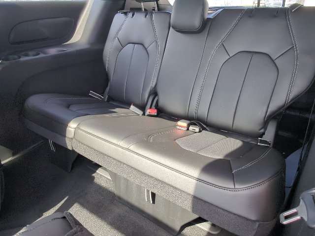 New 2026 Chrysler Pacifica Select FWD image 26