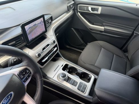 Used 2023 Ford Explorer XLT RWD image 16