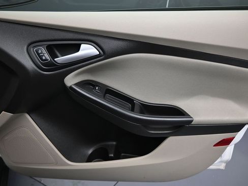 Used 2015 Ford Focus SE image 27