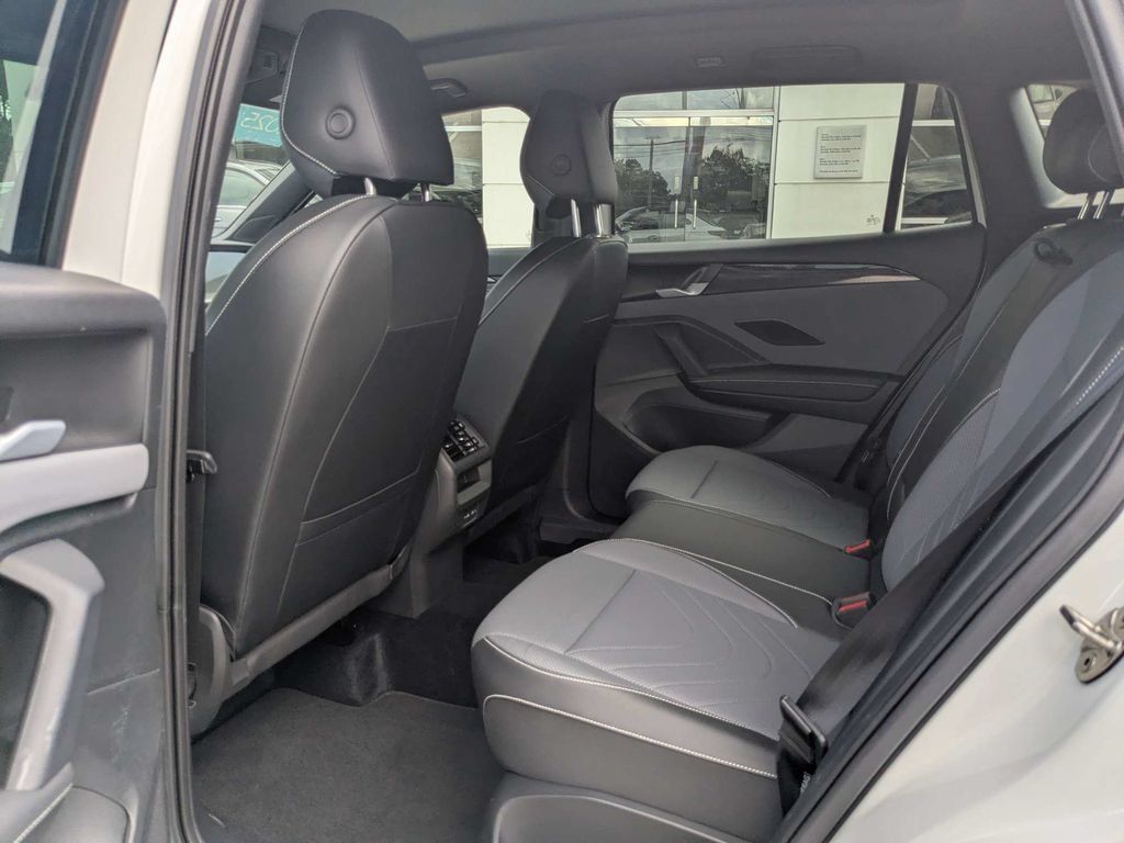 Certified 2025 Volkswagen Tiguan SE R-Line AWD/4WD image 19
