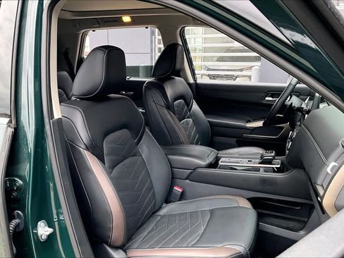 Used 2024 Nissan Pathfinder Platinum w/ Cargo Package image 8