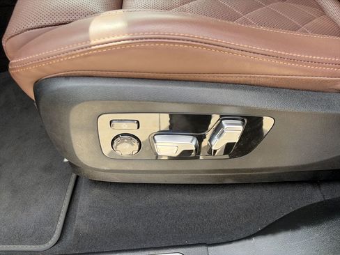 Used 2024 BMW X7 xDrive40i w/ M Sport Package AWD/4WD image 15