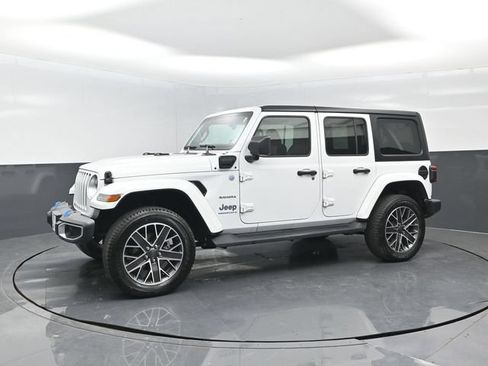 Used 2023 Jeep Wrangler Unlimited Sahara w/ Cold Weather Group AWD/4WD image 4
