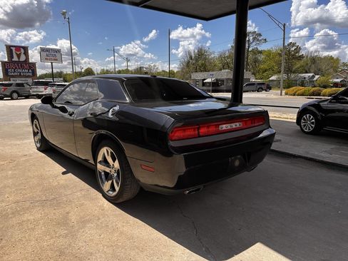 Used 2012 Dodge Challenger SXT image 6