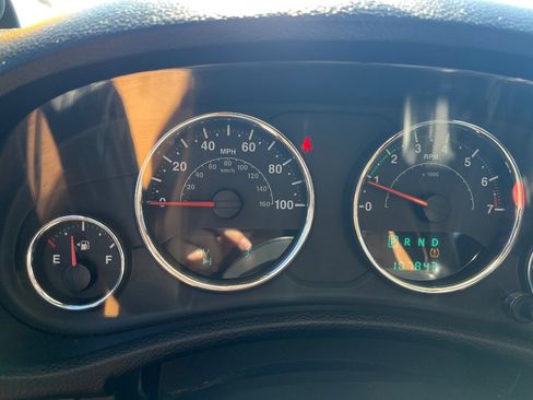 Used 2012 Jeep Wrangler Unlimited Sahara w/ Connectivity Group AWD/4WD image 21