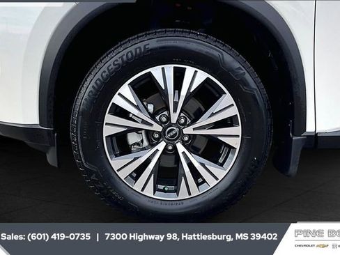 Used 2023 Nissan Rogue SV image 7