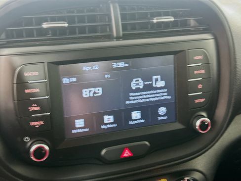 Used 2021 Kia Soul LX image 19