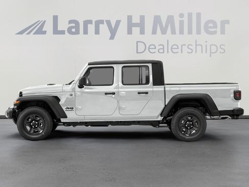 Used 2023 Jeep Gladiator Sport AWD/4WD image 4