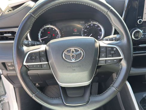 Used 2023 Toyota Highlander XLE FWD image 21