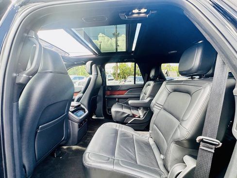 Used 2022 Lincoln Navigator Reserve image 17