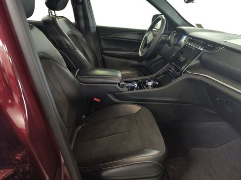 Used 2023 Jeep Grand Cherokee Altitude AWD/4WD image 17