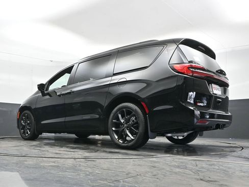 New 2026 Chrysler Pacifica Limited w/ S Appearance Package AWD/4WD image 45