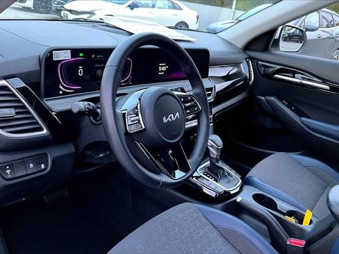 Certified 2025 Kia Seltos S image 9