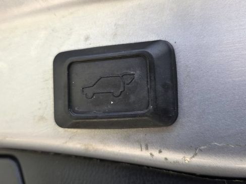 Used 2022 Toyota RAV4 XLE w/ Convenience Package FWD image 13