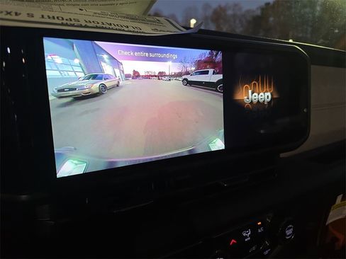 New 2025 Jeep Gladiator Sport image 22