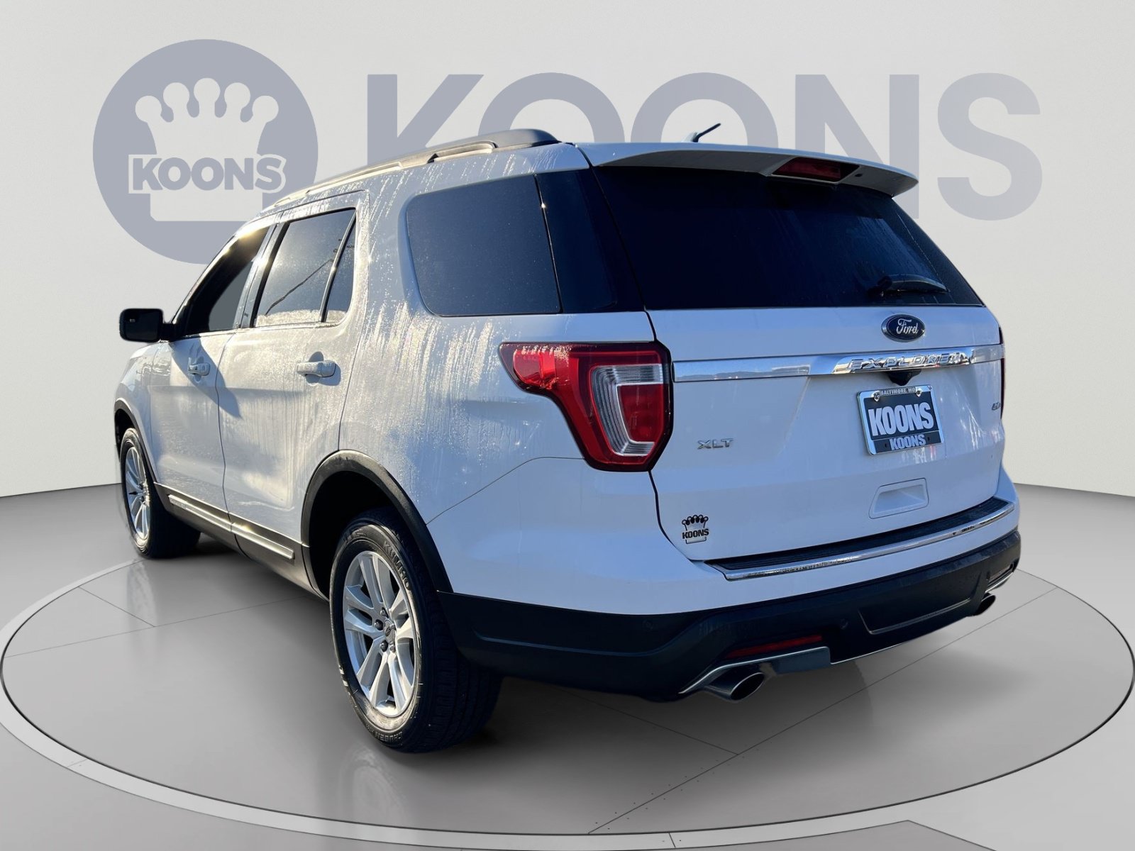 Used 2018 Ford Explorer XLT w/ Equipment Group 202A AWD/4WD image 14