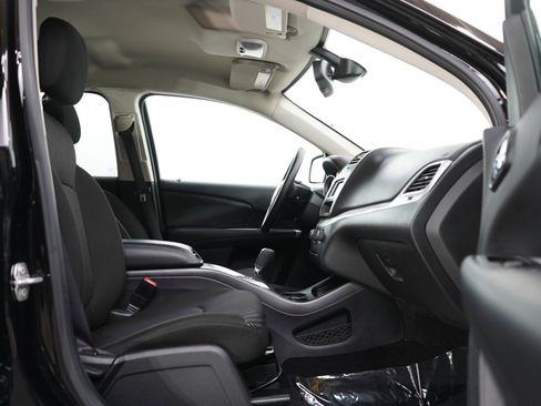 Used 2020 Dodge Journey SE FWD image 11