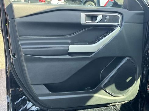 Used 2022 Ford Explorer XLT AWD/4WD image 14