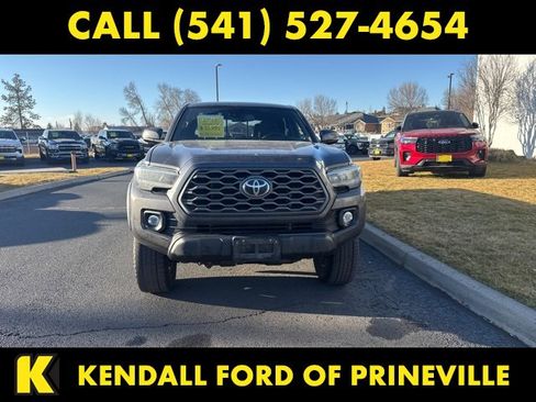 Used 2020 Toyota Tacoma TRD Off-Road image 3