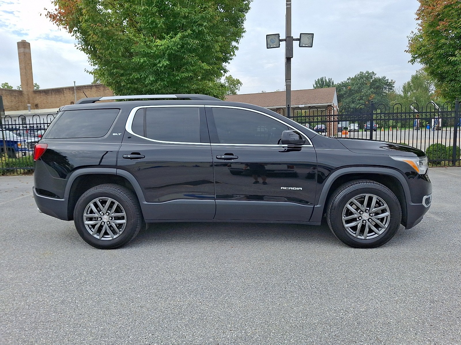 Used 2017 GMC Acadia SLT w/ LPO, Floor Liner Package AWD/4WD image 7