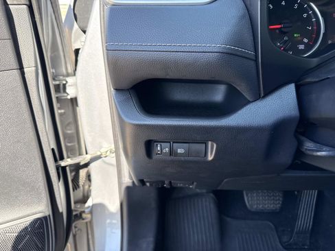 Used 2020 Toyota RAV4 XLE image 31