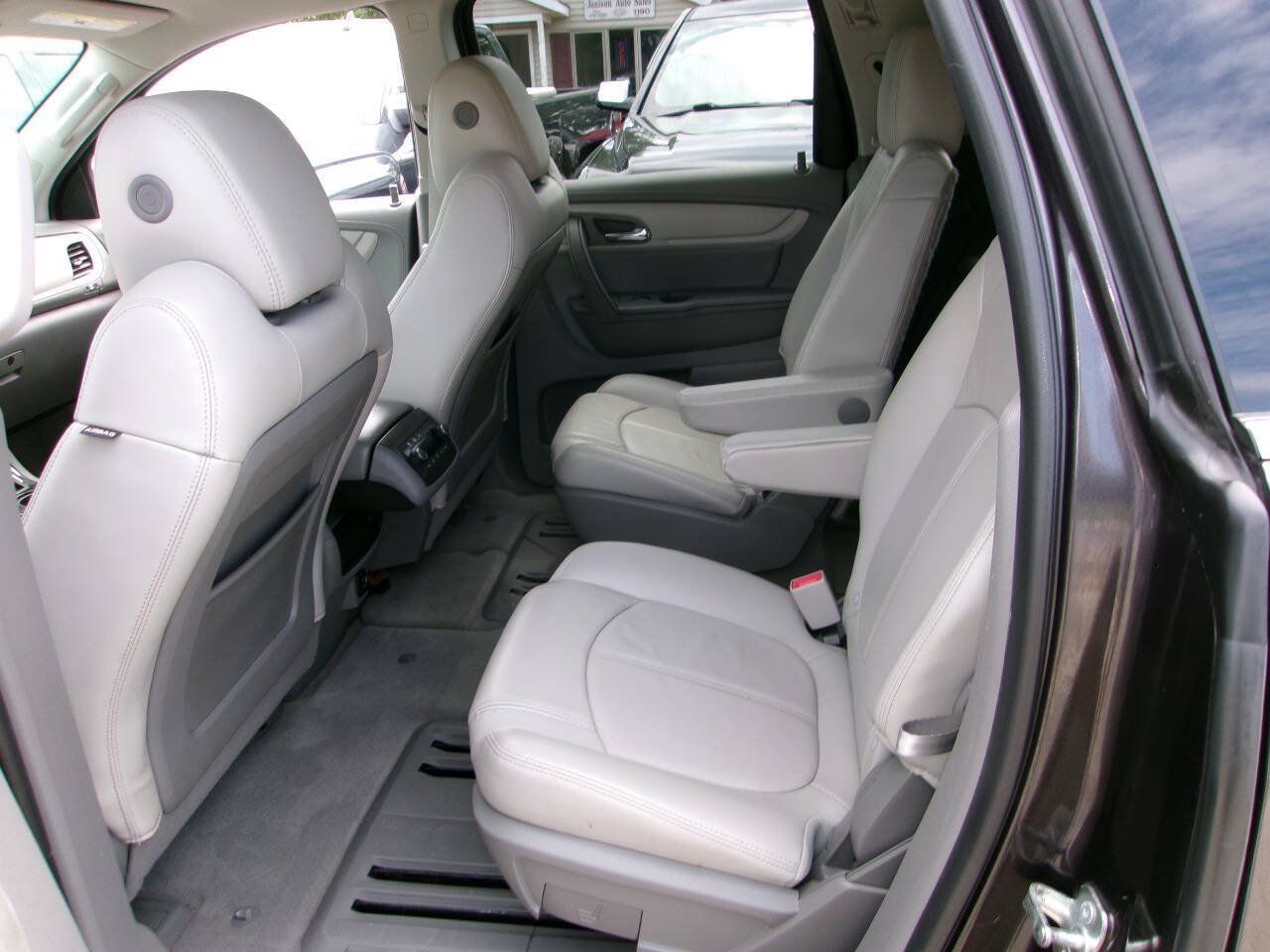 Used 2017 Chevrolet Traverse LT AWD/4WD image 7