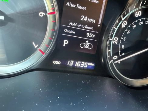 Used 2021 Lexus LX 570 4WD w/ Luxury Package image 7