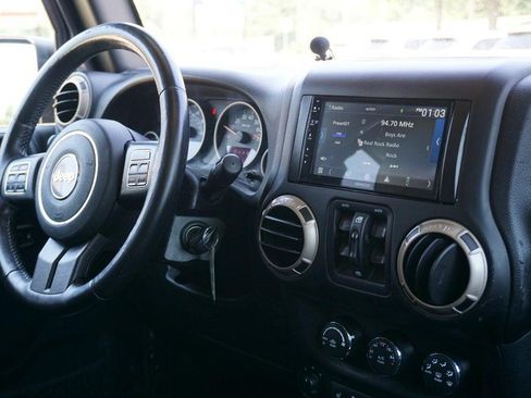 Used 2017 Jeep Wrangler Unlimited Sahara AWD/4WD image 37