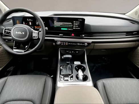 New 2026 Kia Carnival EX FWD image 5